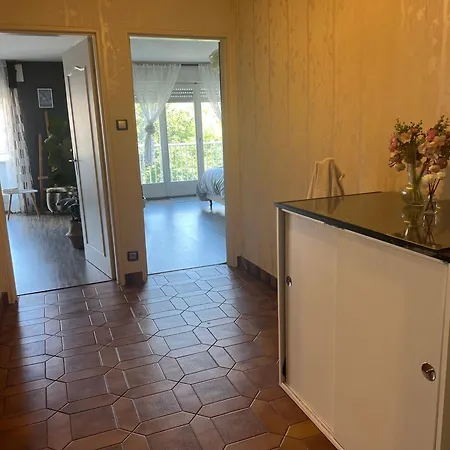 Lumineux Proche Du Centre